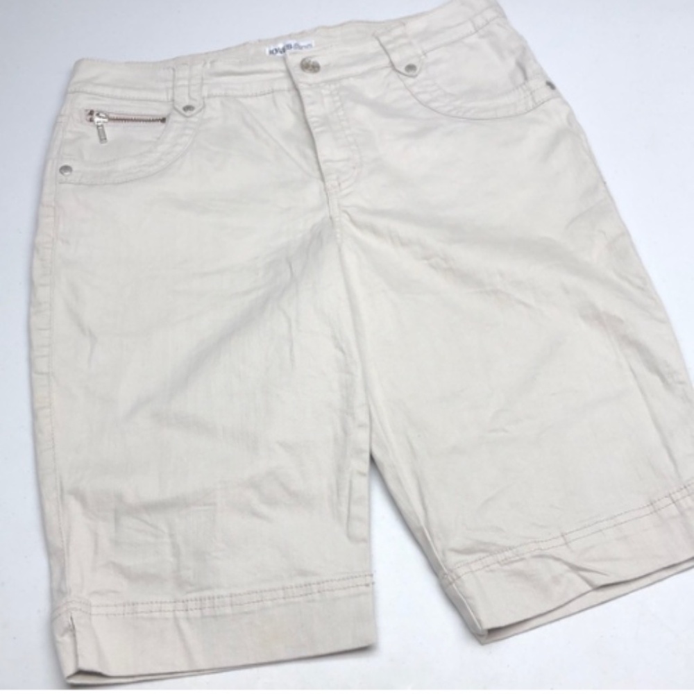 LIKE NEW JONES & CO. LIGHT-GRAY COTTON CAPRIS 12/31x13 ⭐️